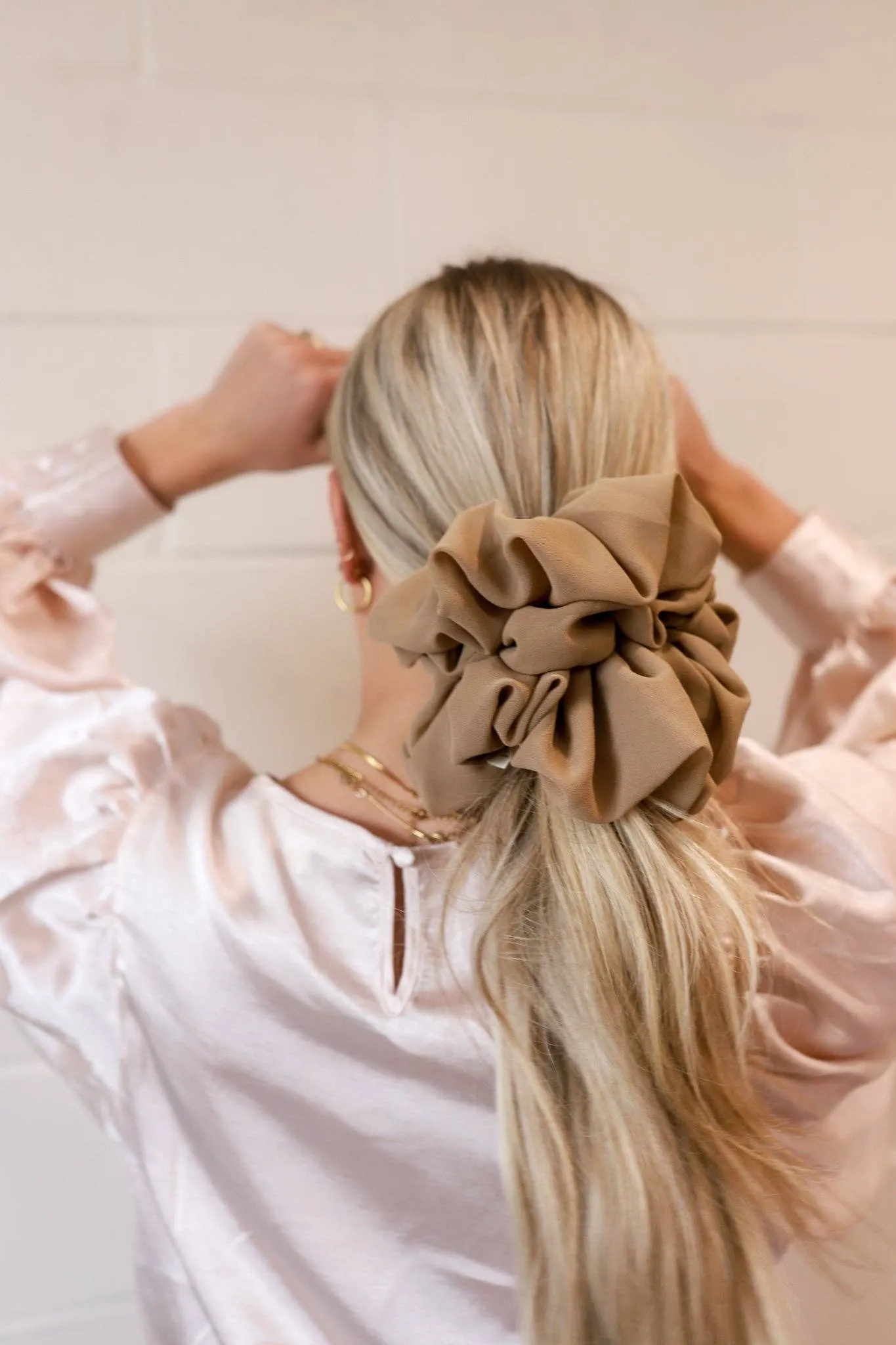 TAN JUMBO SCRUNCHIE