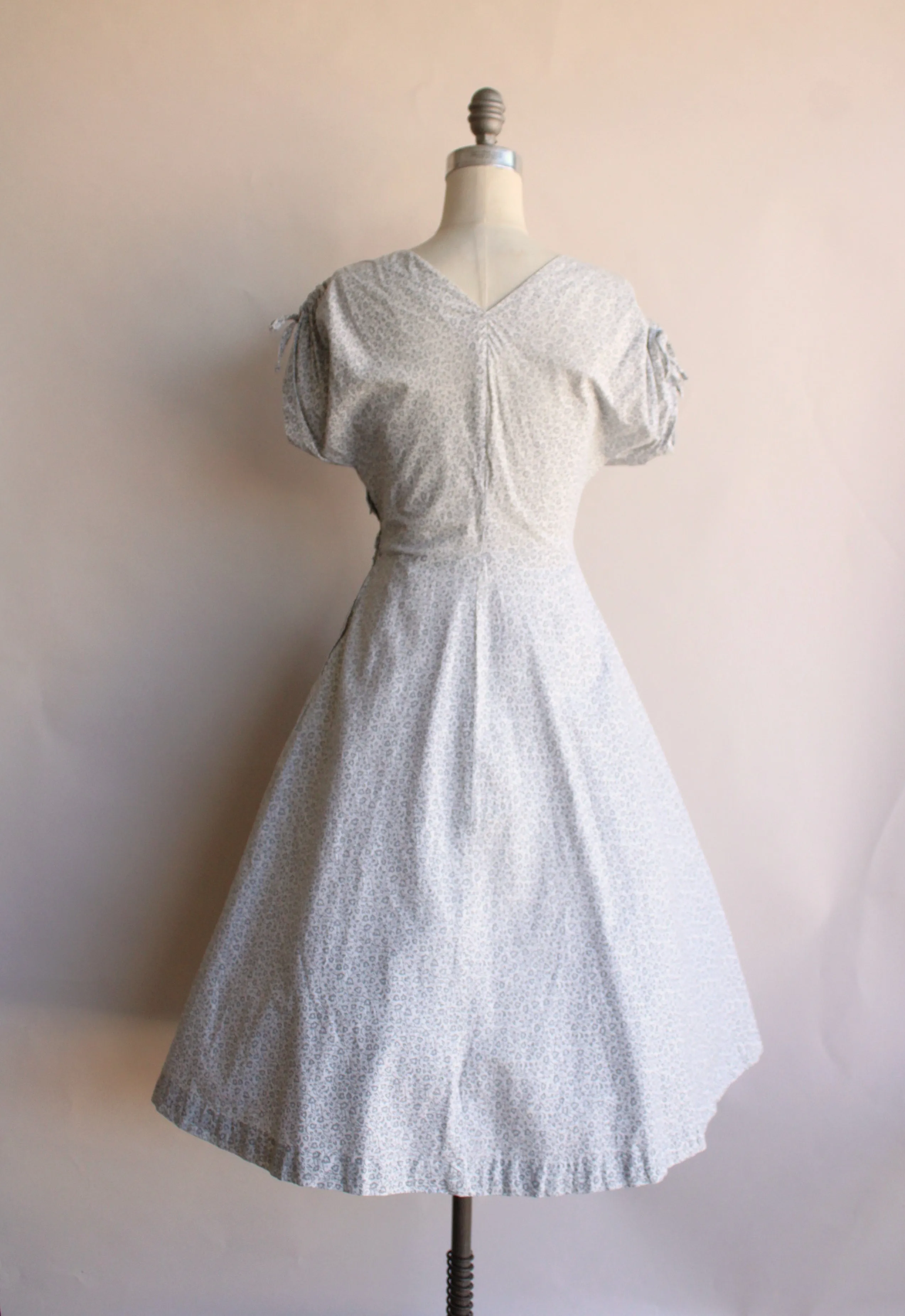 Vintage 1950s Gray Floral Sun Dress